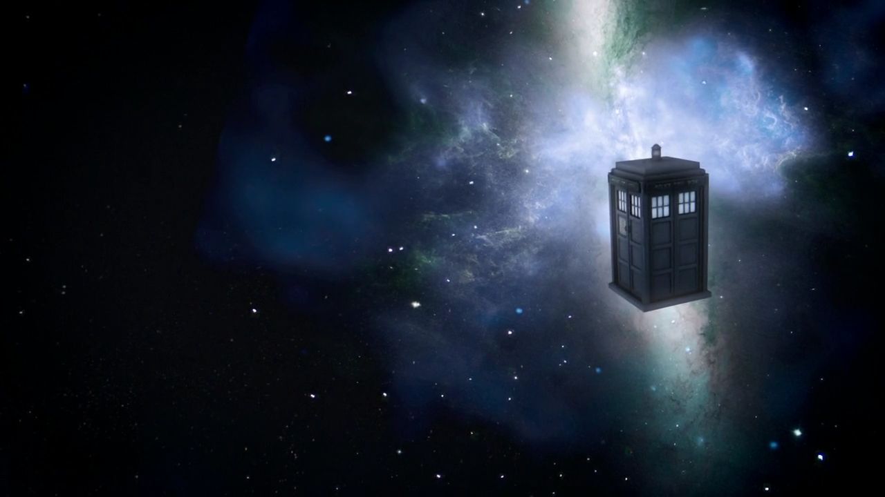 Preparing to catch River Song. (TV: The Time of Angels [+]Loading...["The Time of Angels (TV story)"])