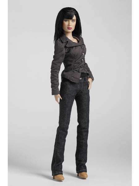 Tonner 17 tall Gwen Cooper.jpg