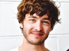 Alexander Vlahos.jpg