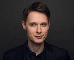 Samuel Barnett.jpg