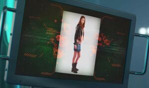 Amy Pond Tardis scanner.jpg