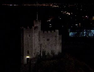 Cardiff Castle EW.jpg