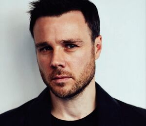 Rupert Evans.jpg