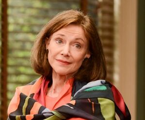 Belinda Lang.jpg